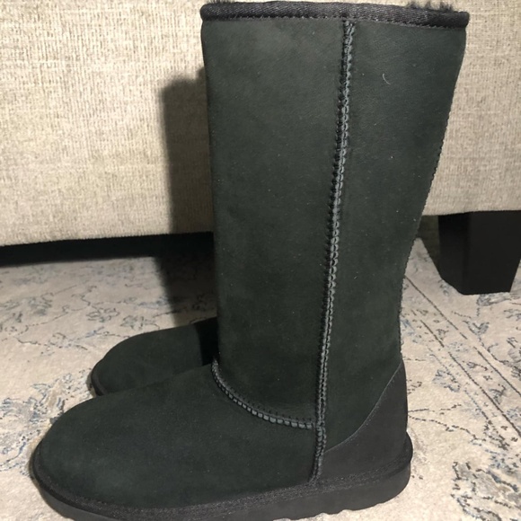 UGG Classic Tall II Black Boot Big Kid - Picture 7 of 9